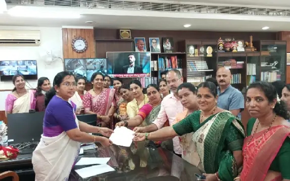 ರಾಜ್ಯ ಗೃಹ ಸಚಿವರನ್ನು ವಜಾಗೊಳಿಸಿ: ಬಿಜೆಪಿ ಜಿಲ್ಲಾ ಮಹಿಳಾ ಮೋರ್ಚಾದಿಂದ ಜಿಲ್ಲಾಧಿಕಾರಿಗೆ ಮನವಿ - News Karnataka