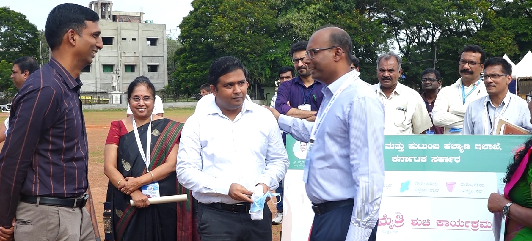 ಶಾಲಾ ಮಕ್ಕಳ ನೆಚ್ಚಿನ ದಕ್ಷಿಣಕನ್ನಡ ಜಿಲ್ಲೆಯ ಜಿಲ್ಲಾಧಿಕಾರಿ ಮುಲ್ಲೈ ಮುಗಿಲನ್ ವರ್ಗಾವಣೆ - News Karnataka