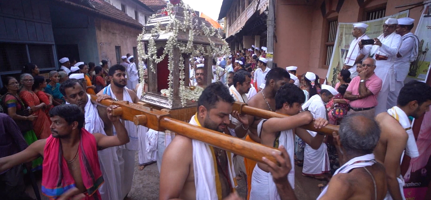 ಉಡುಪಿ: ತೆಂಕಪೇಟೆ ಲಕ್ಷ್ಮೀ ವೆಂಕಟೇಶ ದೇವಸ್ಥಾನದ "ದಿಂಡಿ" ಮೆರವಣಿಗೆ ಸಂಪನ್ನ - News Karnataka