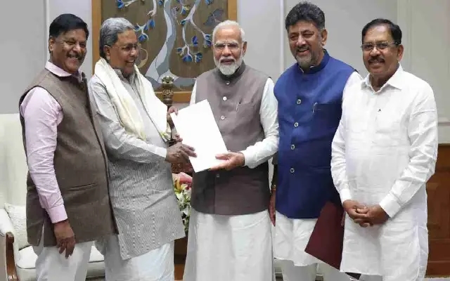 ಪ್ರಧಾನಿ ಮೋದಿ ಭೇಟಿಯಾದ ಸಿದ್ದರಾಮಯ್ಯ : ಹಲವು ಯೋಜನೆಗಳ ಪ್ರಸ್ತಾವನೆ ಸಲ್ಲಿಕೆ - News Karnataka