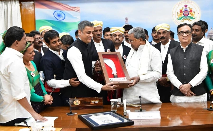 ಹಾಕಿ ಆಯೋಜಕ ಕುಂಡ್ಯೋಳಂಡ ಕುಟುಂಬಕ್ಕೆ 1 ಕೋಟಿ - News Karnataka