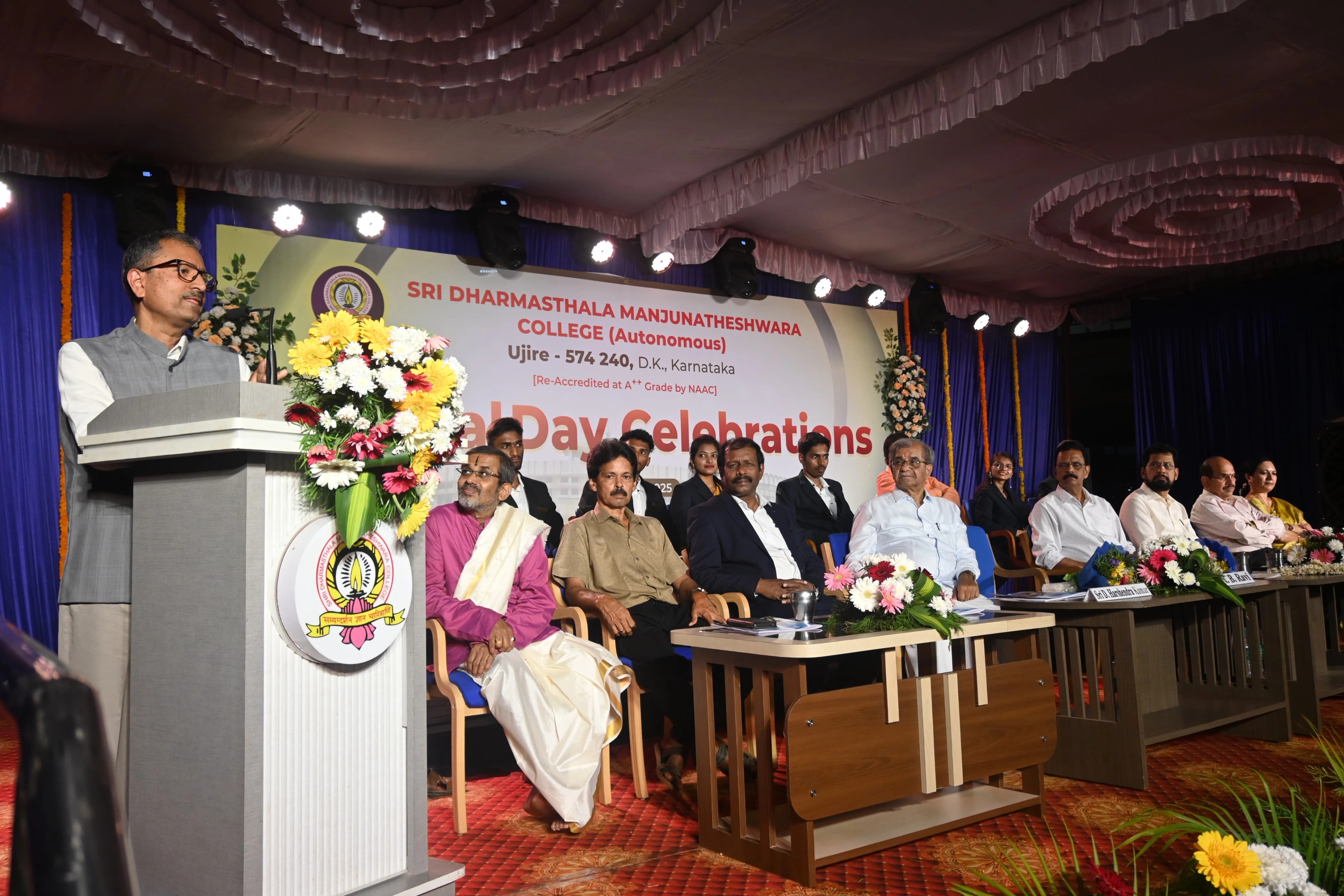 ವಿವಿಧ ಕ್ಷೇತ್ರಗಳ ಸಂಯೋಜಿತ ಕಾರ್ಯ ತಂತ್ರಗಳಿಂದ ಶಾಶ್ವತ ಪರಿಹಾರ: ಪ್ರೊ.ಬಿ.ರವಿ - News Karnataka