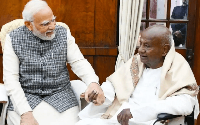 ಮಾಜಿ ಪ್ರಧಾನಿ ಹೆಚ್​ಡಿ ದೇವೇಗೌಡರಿಗೆ ಕರೆ ಮಾಡಿ ಆರೋಗ್ಯ ವಿಚಾರಿಸಿದ ಪ್ರಧಾನಿ ಮೋದಿ - News Karnataka