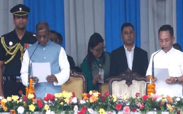 2ನೇ ಬಾರಿಗೆ ಸಿಕ್ಕಿಂ ಸಿಎಂ ಆಗಿ ಪ್ರಮಾಣ ವಚನ ಸ್ವೀಕರಿಸಿದ ಪ್ರೇಮ್ ಸಿಂಗ್ ತಮಾಂಗ್ - News Karnataka