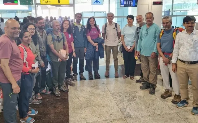 ಉತ್ತರಾಖಂಡ ಚಾರಣ ದುರಂತದಲ್ಲಿ ಪಾರಾದ 13 ಕನ್ನಡಿಗರು ಬೆಂಗಳೂರಿಗೆ ವಾಪಸ್ - News Karnataka