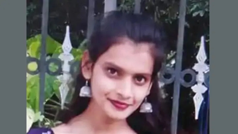 ಹಾಸ್ಟೆಲ್‌ ಟೆರೇಸ್‌ ಮೇಲೆ ನೇಣು ಬಿಗಿದ ಸ್ಥಿತಿಯಲ್ಲಿ ವಿದ್ಯಾರ್ಥಿನಿ ಮೃತದೇಹ ಪತ್ತೆ! - News Karnataka