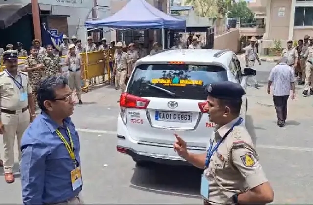 ಹುಚ್ಚ ನಾನು ಯಾರೆಂದು ಗೊತ್ತಾಗಲ್ವಾ ಎಂದು ಪೊಲೀಸರಿಗೆ ಕಿಡಿಕಾರಿದ ತುಷಾರ್‌ ಗಿರಿನಾಥ್‌ - News Karnataka