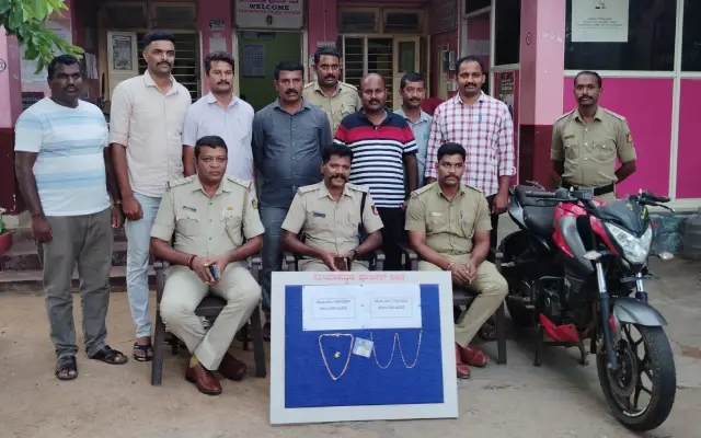 ಪಿರಿಯಾಪಟ್ಟಣ: ಎರಡು ಪ್ರತ್ಯೇಕ ಪ್ರಕರಣಗಳಲ್ಲಿ ಇಬ್ಬರು ಸರಗಳ್ಳರ ಬಂಧನ - News Karnataka