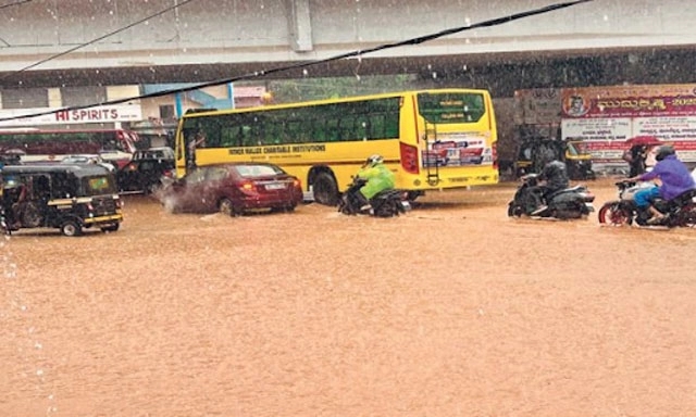 ತೊಕ್ಕೊಟ್ಟು ಜಂಕ್ಷನ್‌ನಲ್ಲಿ ಕೃತಕ ಪ್ರವಾಹ -ಸಂಚಾರಕ್ಕೆ ಅಡ್ಡಿ - News Karnataka