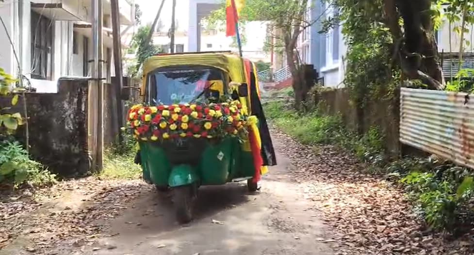 ಕನ್ನಡ ಧ್ವಜದೊಂದಿಗೆ ಆಟೋವನ್ನು‌ ಸಿಂಗರಿಸಿ ಕನ್ನಡ ಅಭಿಮಾನ ಮೆರೆದ ಜಯಕರ್ ಕುಂದರ್