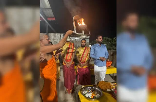 ಗಂಗಾರತಿಗೈದ ಪೇಜಾವರ ಶ್ರೀಗಳು