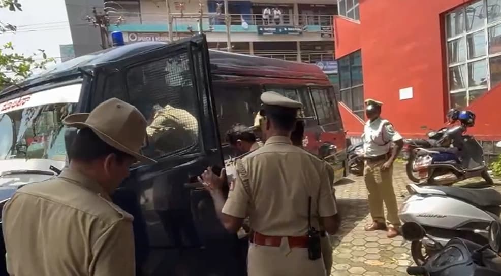 ಎಕೆಎಂಎಸ್ ಮಾಲೀಕ ರೌಡಿಶೀಟರ್ ಸೈಫುದ್ದೀನ್ ಕೊಲೆ ಪ್ರಕರಣ; ಮೂವರು ಆರೋಪಿಗಳು ನ್ಯಾಯಾಲಯಕ್ಕೆ ಹಾಜರು