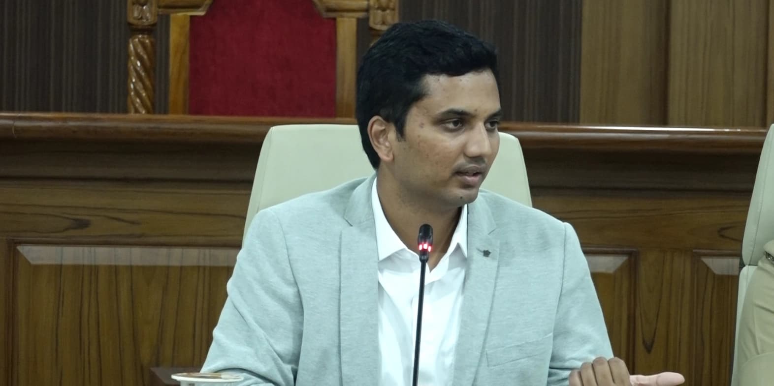 ರಸ್ತೆ ಗುಂಡಿ ಮುಚ್ಚಲು ಕ್ರಮ: ಜಿಲ್ಲಾಧಿಕಾರಿ ದರ್ಶನ್