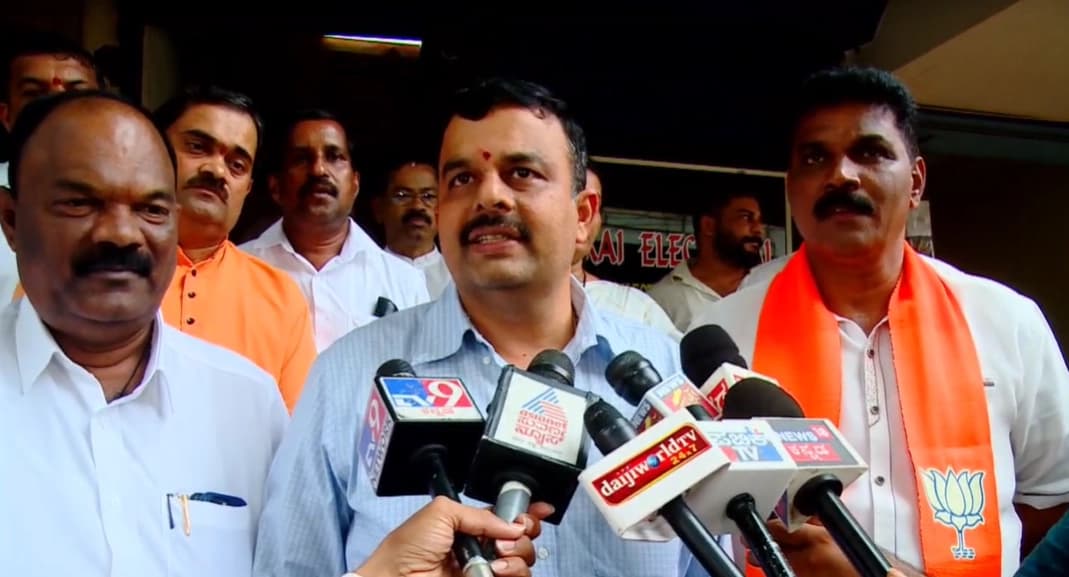 ಪ್ರವಾಸಿಗರ ಮುಂದೆ ಜಿಂಕೆಯನ್ನು ಬೇಟೆಯಾಡಿದ ಚಿರತೆ!