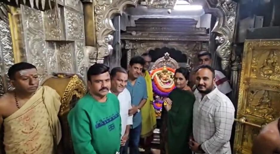 ಚಾಮುಂಡಿ ಬೆಟ್ಟಕ್ಕೆ ಹ್ಯಾಟ್ರಿಕ್ ಹೀರೋ ಶಿವಣ್ಣ ಭೇಟಿ