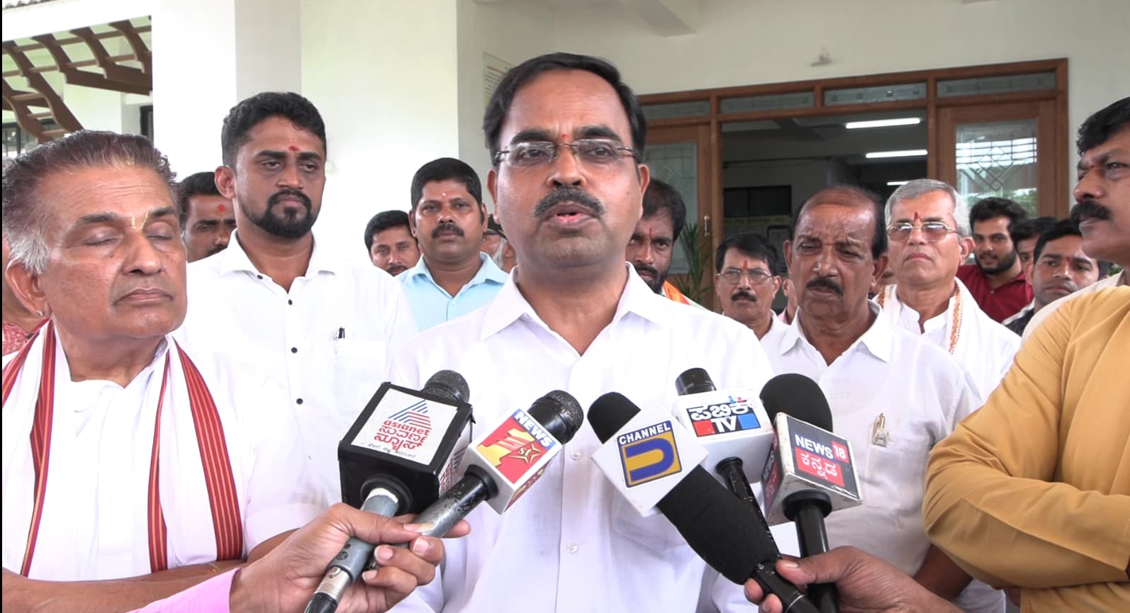 ದಕ್ಷಿಣ ಕನ್ನಡ ಜಿಲ್ಲೆಯಲ್ಲಿ ಹಿಂದೂ ವಿರೋಧಿ ಬೆಳವಣಿಗೆ ಖಂಡಿಸಿ ಹಿಂದೂ ಸಂಘಟನೆಗಳ ಒಕ್ಕೂಟದಿಂದ ಡಿಸಿಗೆ ಮನವಿ