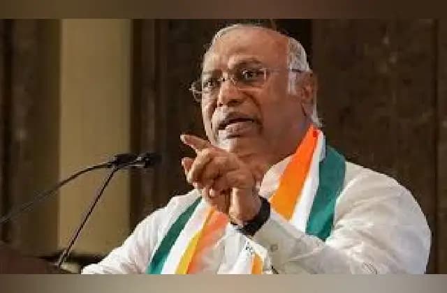 ದೆಹಲಿ ವಿಮಾನ ನಿಲ್ದಾಣದ ಮೇಲ್ಛಾವಣಿ ಕುಸಿತಕ್ಕೆ ಕೇಂದ್ರದ ಭ್ರಷ್ಟಾಚಾರ ಕಾರಣ : ಖರ್ಗೆ