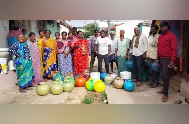 ಅಸಮರ್ಪಕ ನೀರು ಪೂರೈಕೆ : ಖಾಲಿ ಕೊಡ ಹಿಡಿದು ಪ್ರತಿಭಟನೆ