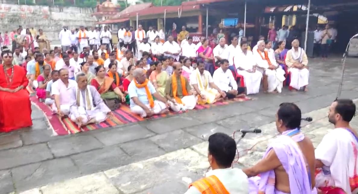 ಸಮಾಜವಾದಿ ಪಕ್ಷದ ಹಿರಿಯ ನಾಯಕ ಅಜಂ ಖಾನ್ ಗೆ 10 ವರ್ಷ ಜೈಲು, 14 ಲಕ್ಷ ದಂಡ
