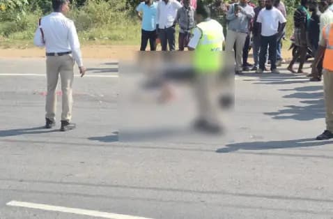 ಬೈಕಿಗೆ ಕ್ಯಾಂಟರ್ ಲಾರಿ ಡಿಕ್ಕಿ: ಸ್ಥಳದಲ್ಲಿ ಬೈಕ್ ಸವಾರ ಸಾವು