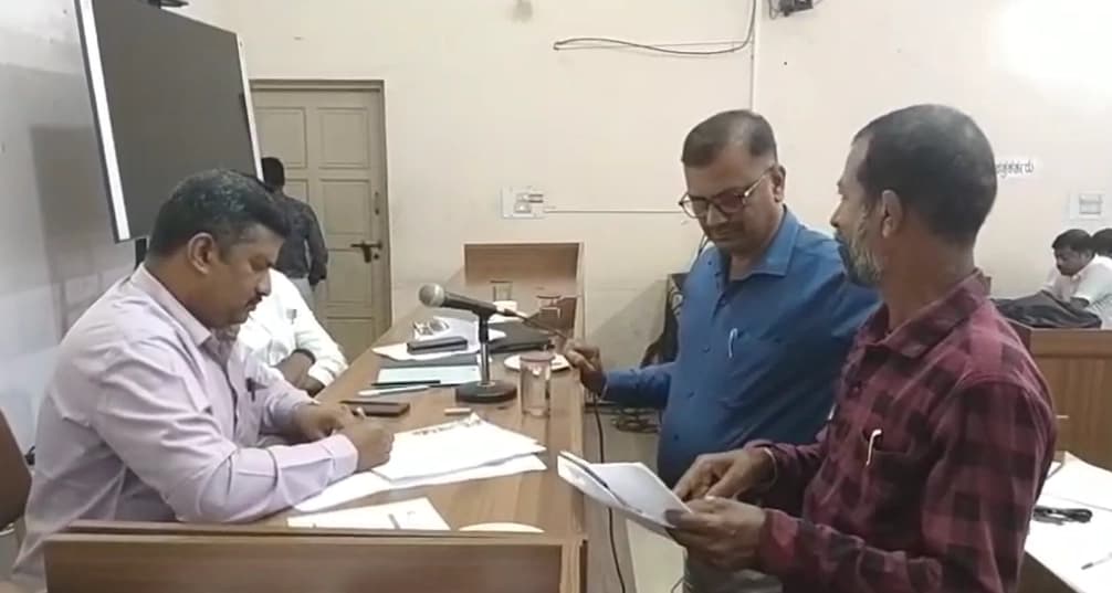 ಲೋಕಾಯುಕ್ತ ಅಧಿಕಾರಿಗಳ ಮುಂದೆ ಲಂಚ ಬಾಕ ಅಧಿಕಾರಿಗಳ ಬಣ್ಣ ಬಟಾ ಬಯಲು..!