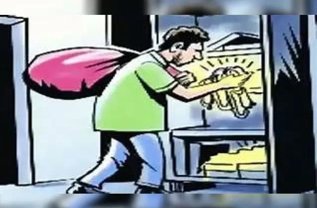 ಚಿನ್ನಾಭರಣ ಮಾಡಿಕೊಡುವ ನೆಪದಲ್ಲಿ ಮಾಲೀಕನಿಗೆ ಉಂಡೆನಾಮ, ಚಿನ್ನದ ಗಟ್ಟಿ ಜೊತೆ ನೌಕರ ಎಸ್ಕೇಪ್!