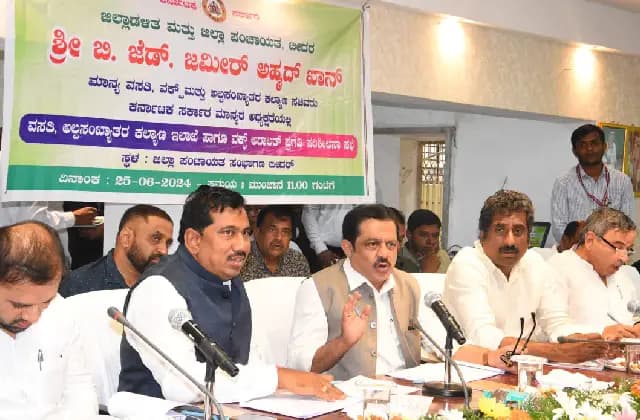 ವಸತಿ ಯೋಜನೆ ಕಾಲಮಿತಿಯಲ್ಲಿ ಪೂರ್ಣಗೊಳಿಸಲು ಸಚಿವ ಜಮೀರ್‌ ಅಹಮ್ಮದ್‌ ಖಾನ್‌ ಸೂಚನೆ