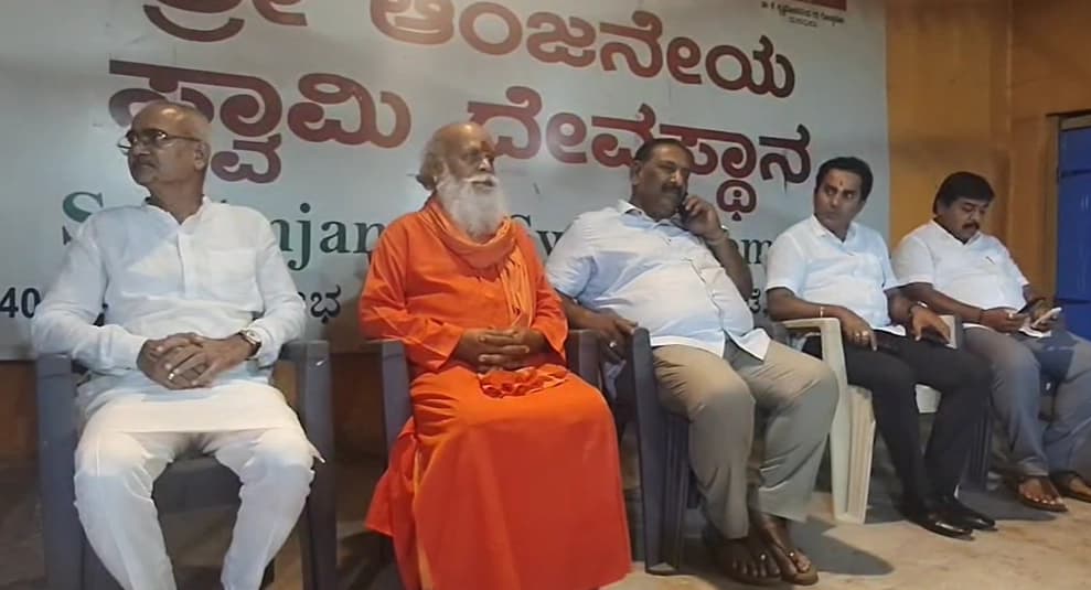 ಶಿವರಾಂಪೇಟೆ ಮಳಿಗೆದಾರನ ಮೇಲೆ ಹಲ್ಲೆ ಖಂಡಿಸಿ ವರ್ತಕರಿಂದ ಅಂಗಡಿ ಮುಂಗಟ್ಟು ಬಂದ್ ಮಾಡಿ ಪ್ರತಿಭಟನೆ
