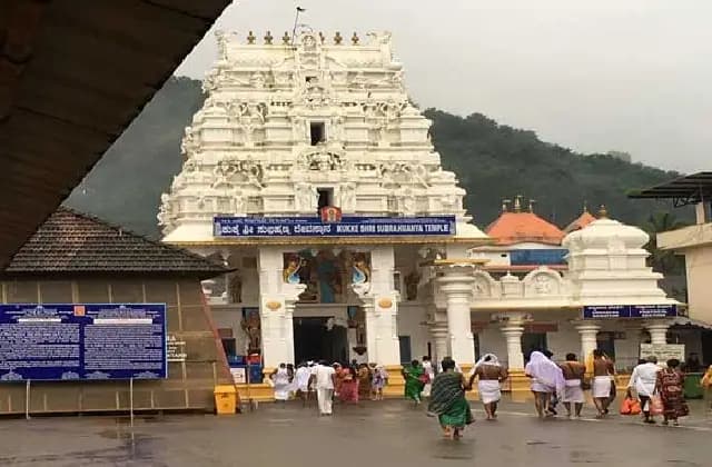 ಆ. 15ರಿಂದ ಮುಜರಾಯಿ ದೇವಾಲಯಗಳಲ್ಲಿ ಪ್ಲಾಸ್ಟಿಕ್‌ ಬಳಕೆ ಸಂಪೂರ್ಣ ನಿಷೇಧ!