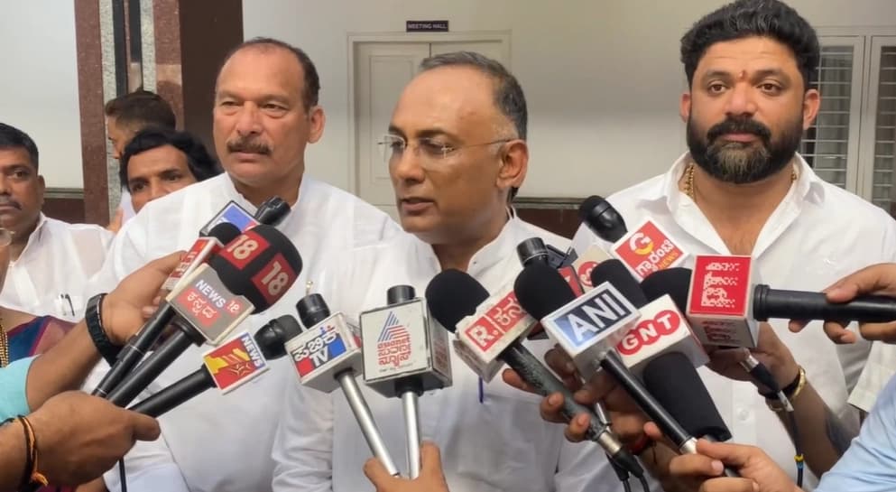 ಕಾಂಗ್ರೆಸ್ ಶಾಸಕ ಕೊತ್ತೂರು ಮಂಜುನಾಥ ವಿವಾದಾತ್ಮಕ ಹೇಳಿಕೆಗೆ ಸಚಿವ ದಿನೇಶ್ ಗುಂಡೂರಾವ್ ಪ್ರತಿಕ್ರಿಯೆ