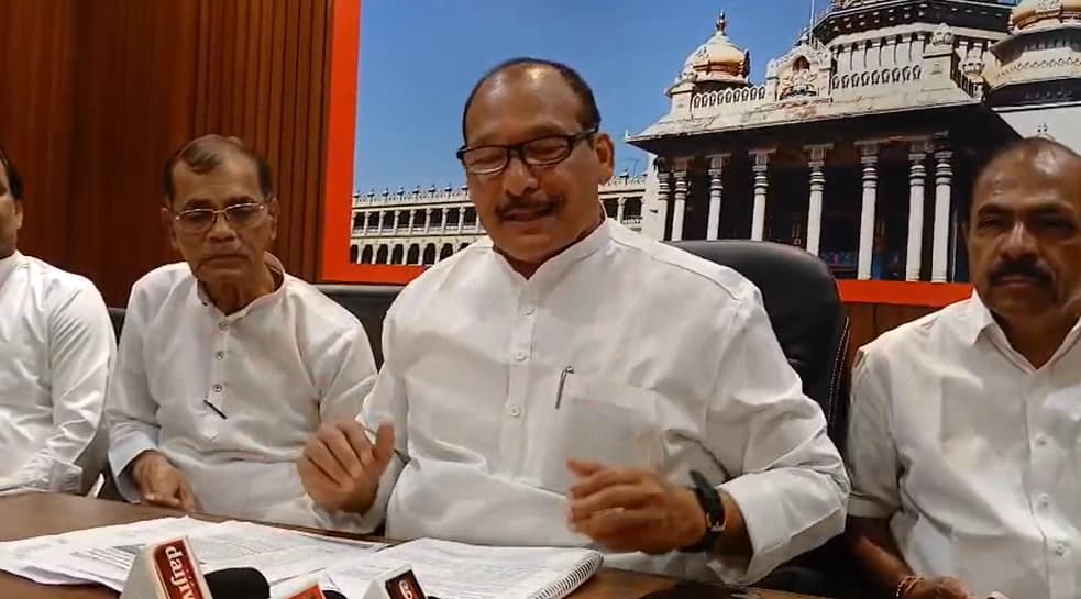 ಮಂಗಳೂರು ವಿಮಾನ ನಿಲ್ದಾಣ ರನ್ ವೇ ವಿಸ್ತರಣೆ : ಭೂಮಿ ಕಳೆದುಕೊಳ್ಳುವವರಿಗೆ ಉದ್ಯೋಗ ವಸತಿಗೆ ಐವನ್‌ ಡಿಸೋಜಾ ಒತ್ತಾಯ