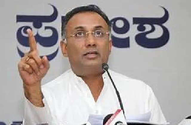 ಮಂಜನಾಡಿ: ಗೋಡೆ ಕುಸಿದು ಮೃತಪಟ್ಟ ಬಾಲಕಿಯ ಕುಟುಂಬಕ್ಕೆ ಸಚಿವ ದಿನೇಶ್ ಗುಂಡೂರಾವ್ ಐದು ಲಕ್ಷ ಪರಿಹಾರ ಚೆಕ್‌ ವಿತರಣೆ
