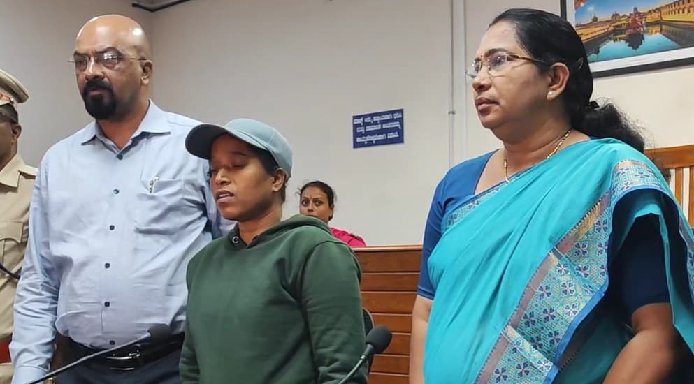 ಪ್ಲಾಸ್ಟಿಕ್‌ ಚೀಲ ಅಕ್ರಮ ಮಾರಾಟ: ನಗರಸಭೆ ಅಧಿಕಾರಿಗಳು ಗೋದಾಮು ಮೇಲೆ ದಾಳಿ