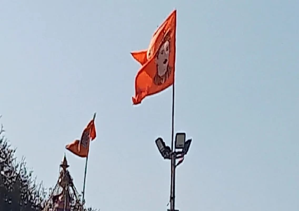 ಫೋಕಸ್ ಲೈಟ್ ಮೇಲೆ ಬಸವೇಶ್ವರ ಭಾವಚಿತ್ರ ವಿವಾದ!