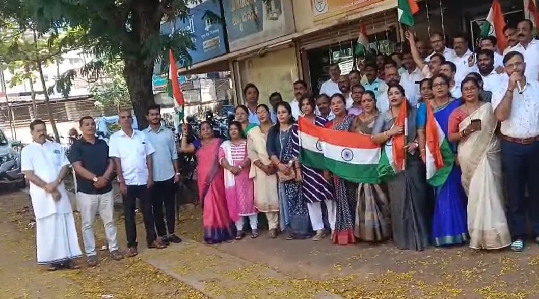 ಬಿಜೆಪಿ ಕಾರ್ಯಕರ್ತರಿಂದ ‘ವಂದೇ ಮಾತರಂ’ ಸಾಮೂಹಿಕ ಗೀತೆ ಗಾಯನ