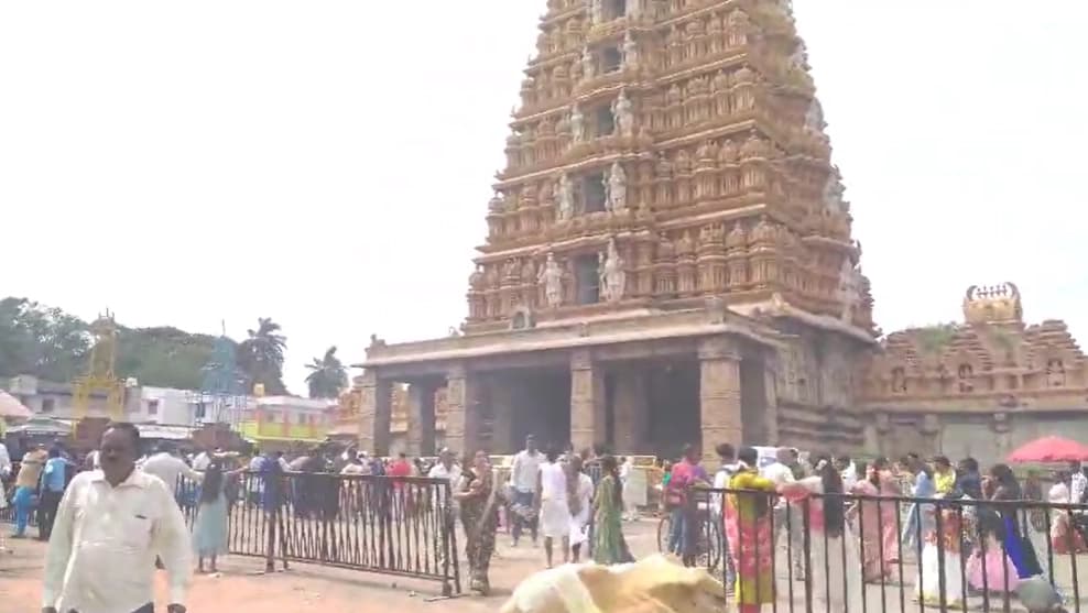 ಸಂಕ್ರಾಂತಿ ಹಿನ್ನೆಲೆ ನಂಜುಂಡೇಶ್ವರನ ದರ್ಶನ ಪಡೆಯಲು ಭಕ್ತರ ದಂಡು