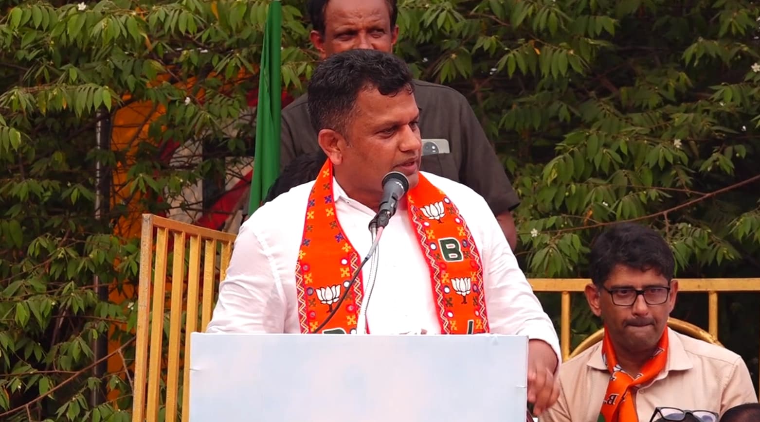 ನದಿಗೆ ಬಿದ್ದ ಟ್ರಾಕ್ಟರ್‌: 12 ಮಂದಿ ಅಪಾಯದಿಂದ ಪಾರು, ಓರ್ವ ನೀರುಪಾಲು