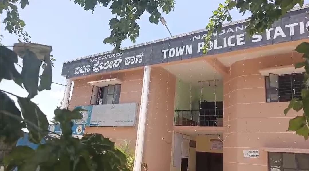 ಅಪ್ರಾಪ್ತಳ ಮೇಲೆ ಚಿಕ್ಕಪ್ಪನಿಂದಲೇ ಅತ್ಯಾಚಾರ : ಕಾಮುಕ ಅಂದರ್!
