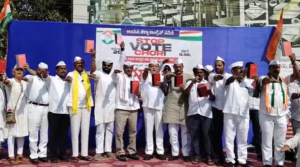 ಕೇಂದ್ರ ಸರ್ಕಾರದ ವೋಟ್ ಚೋರಿ ವಿರುದ್ಧ ಜಿಲ್ಲಾ ಕಾಂಗ್ರೆಸ್ ನಿಂದ ಮಾನವ ಸರಪಳಿ