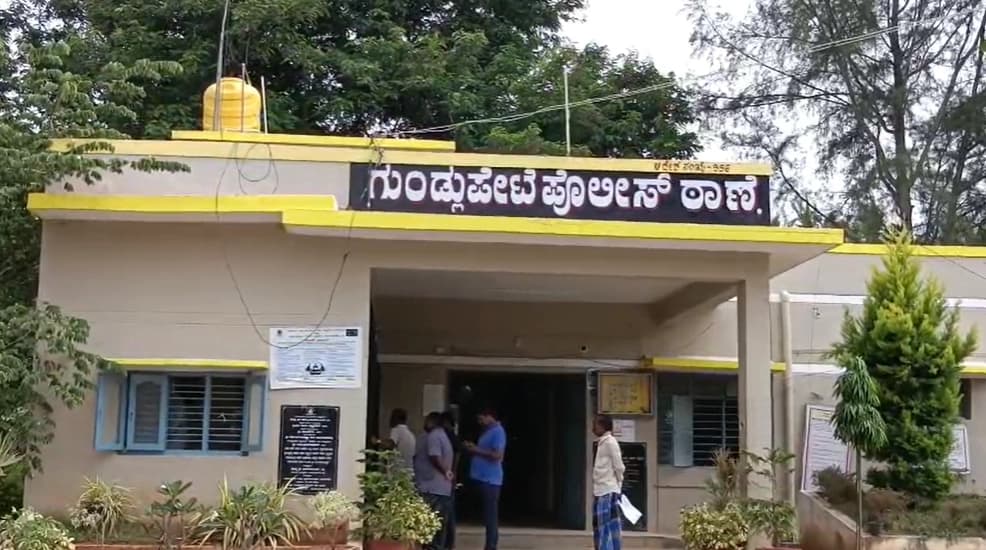 ಅರಣ್ಯ ಇಲಾಖೆ ಸಿಬ್ಬಂದಿ ವಿರುದ್ಧ FIR ದಾಖಲು : ರೈತ ಸಂಘ ಹೋರಾಟಕ್ಕೆ ಮಣಿದ ಆರಕ್ಷಕ ಇಲಾಖೆ