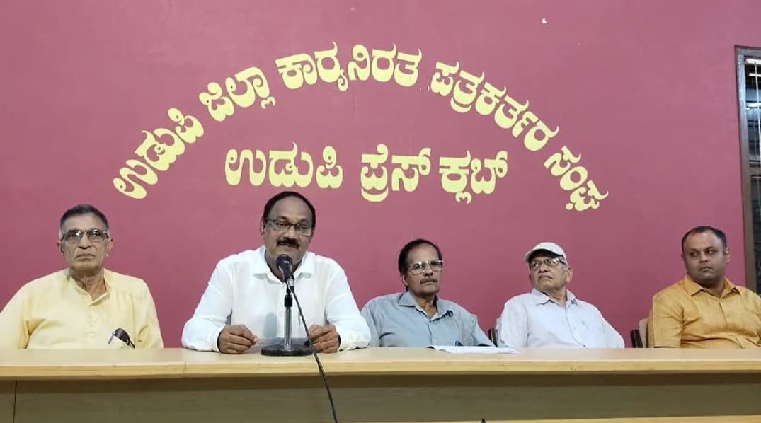 ತೈಲ ಬೆಲೆ ಏರಿಕೆ ಖಂಡಿಸಿ ಬೈಕ್‌ಗೆ ಹಗ್ಗಕಟ್ಟಿ ಎಳೆದು ಬಿಜೆಪಿ ಕಾರ್ಯಕರ್ತರ ಬೃಹತ್ ಪ್ರತಿಭಟನೆ