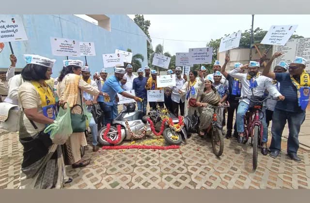 ತೈಲ ಬೆಲೆ ಹೆಚ್ಚಳ ವಿರೋಧಿಸಿ ಆಮ್ ಆದ್ಮಿ ಪಾರ್ಟಿ ಮುಖಂಡರಿಂದ ಪ್ರತಿಭಟನೆ