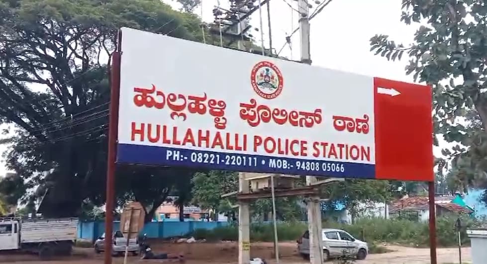 ನಿವೃತ್ತಿಗೊಂಡ ನಾರಾಯಣ ಗೌಡ, ವರ್ಗಾವಣೆಗೊಂಡ ಪರಮೇಶ್ವರ ಗೌಡ ಅವರಿಗೆ ಠಾಣೆಯಲ್ಲಿ ಬೀಳ್ಕೊಡುಗೆ ಕಾರ್ಯಕ್ರಮ