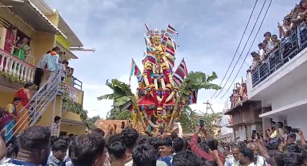 ವಿಜೃಂಭಣೆಯಿಂದ ಜರುಗಿದ ಶ್ರೀ ಕಾರ್ಯ ಸಿದ್ದೇಶ್ವರ ಸ್ವಾಮಿ ರಥೋತ್ಸವ