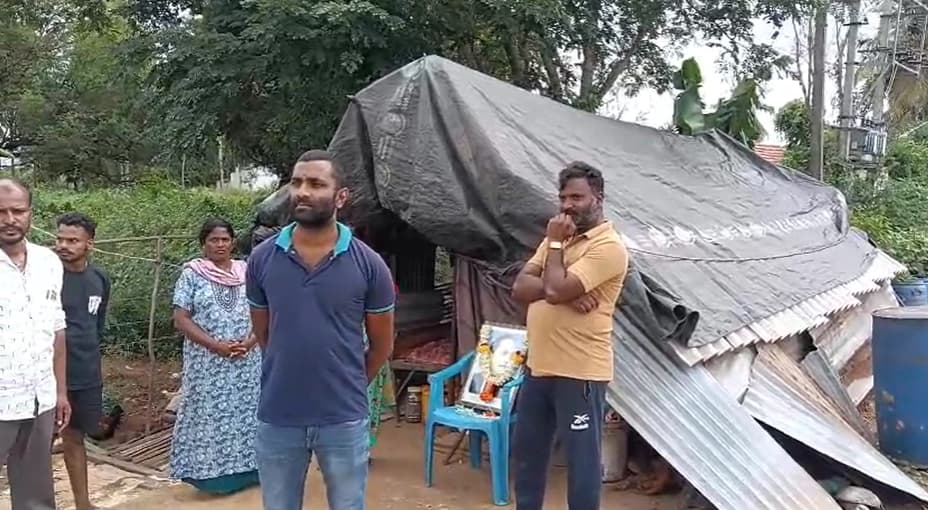 ಸರ್ಕಾರಿ ಖರಾಬು ಜಮೀನಿನಲ್ಲಿ ವಾಸವಿದ್ದ ಕುಟುಂಬ ಎತ್ತಂಗಡಿ!