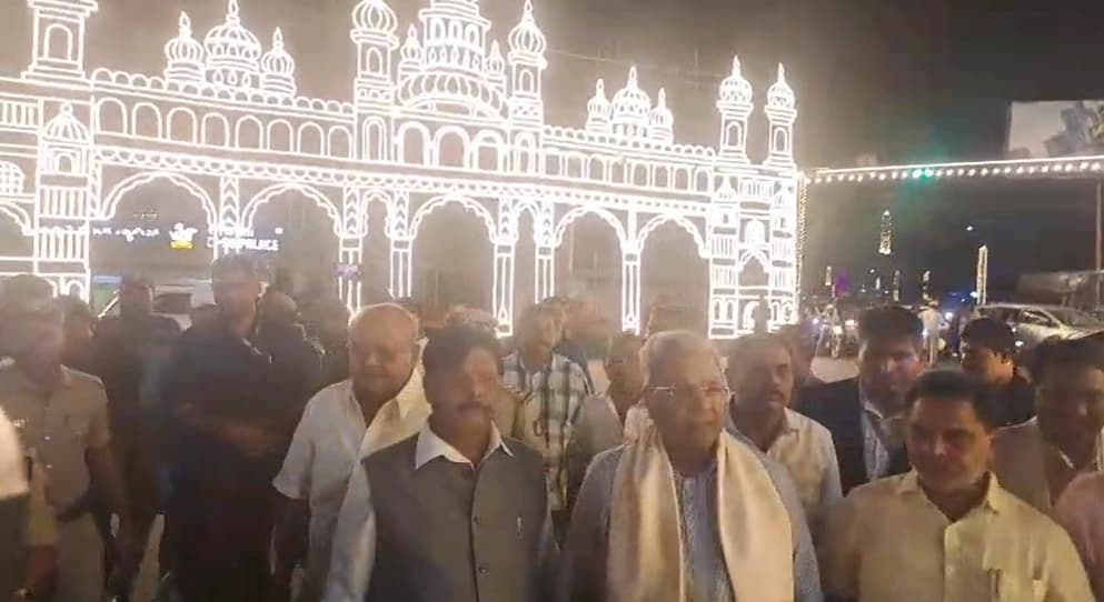 ಸಿಎಂ ಸಿದ್ದರಾಮಯ್ಯ ದಸರಾ ದೀಪಾಲಂಕಾರ ವೀಕ್ಷಣೆ