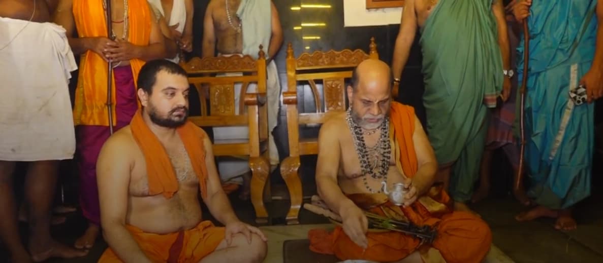 ಉಡುಪಿ: ಕೃಷ್ಣಮಠದಲ್ಲಿ ಸಾವಿರಾರು ಭಕ್ತರಿಗೆ ತಪ್ತ ಮುದ್ರಾಧಾರಣೆ