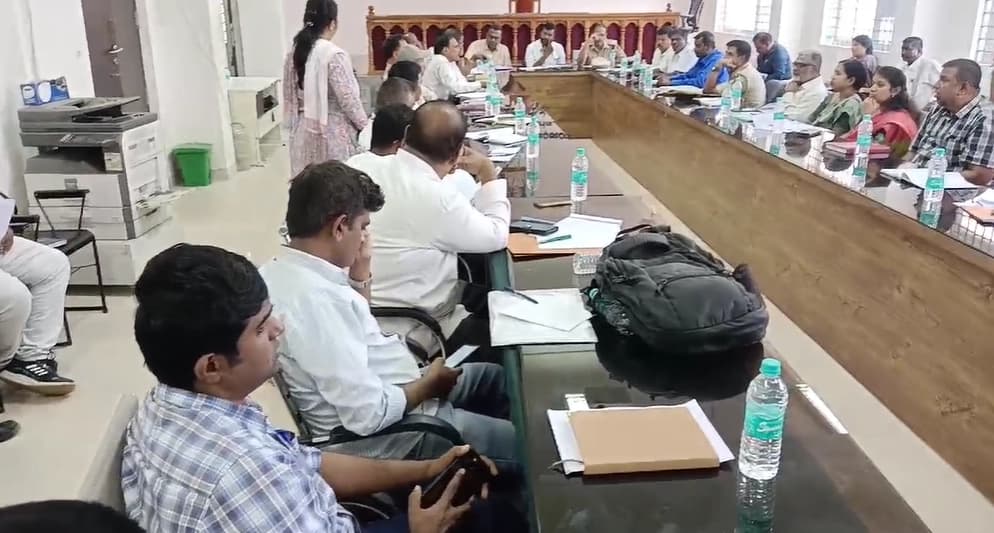 ಸಿಎಂ ಕ್ಷೇತ್ರದಲ್ಲಿ ಲಂಗು ಲಗಾಮು ಇಲ್ಲದ ಸರ್ಕಾರಿ ಅಧಿಕಾರಿಗಳು..!