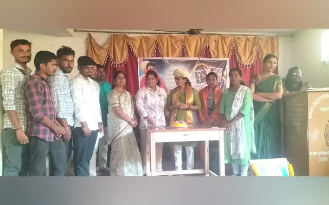 ಸಾರ್ವಜನಿಕ ಸೇವೆಯಲ್ಲಿ ನಿಸ್ವಾರ್ಥ ಜೀವನಕ್ಕೆ ಮಾದರಿಯಾದ- ರಾಣಿ ಬುಕ್ಕೆಗಾರ
