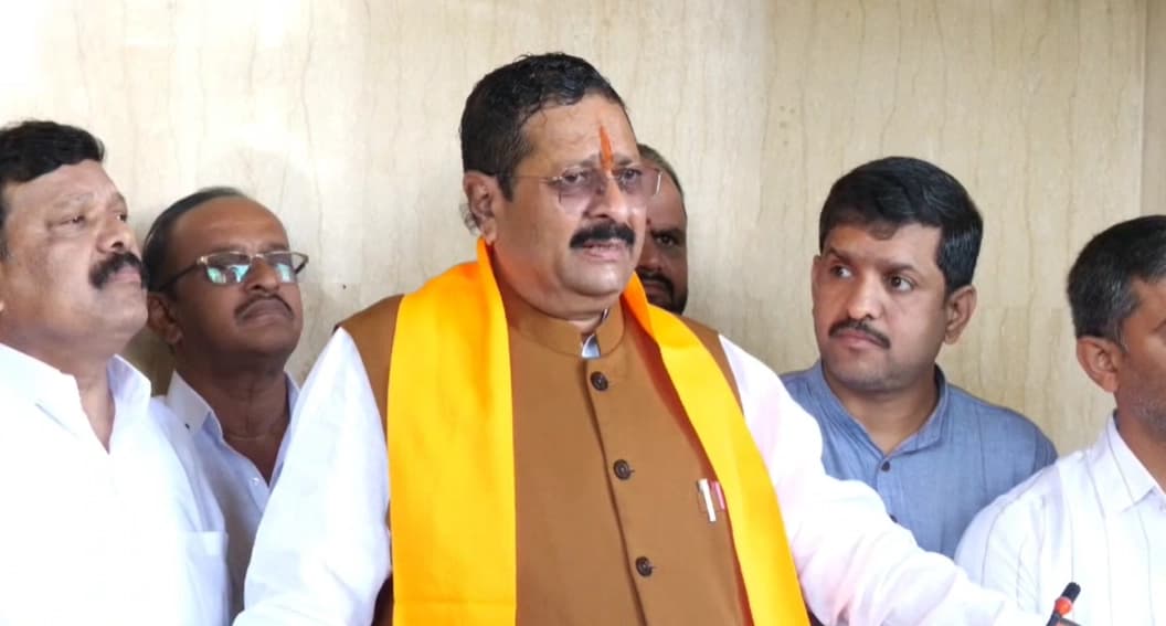 ಕಳ್ಳತನಕ್ಕೆ ಬಂದು ಹುಂಡಿಗೆ ಕೈಮುಗಿದು ಹಿಂದಿರುಗಿದ ಮುಸುಕುಧಾರಿ ಕಳ್ಳ: ಸಿಸಿ ಕ್ಯಾಮೆರಾದಲ್ಲಿ ದೃಶ್ಯ ಸೆರೆ!
